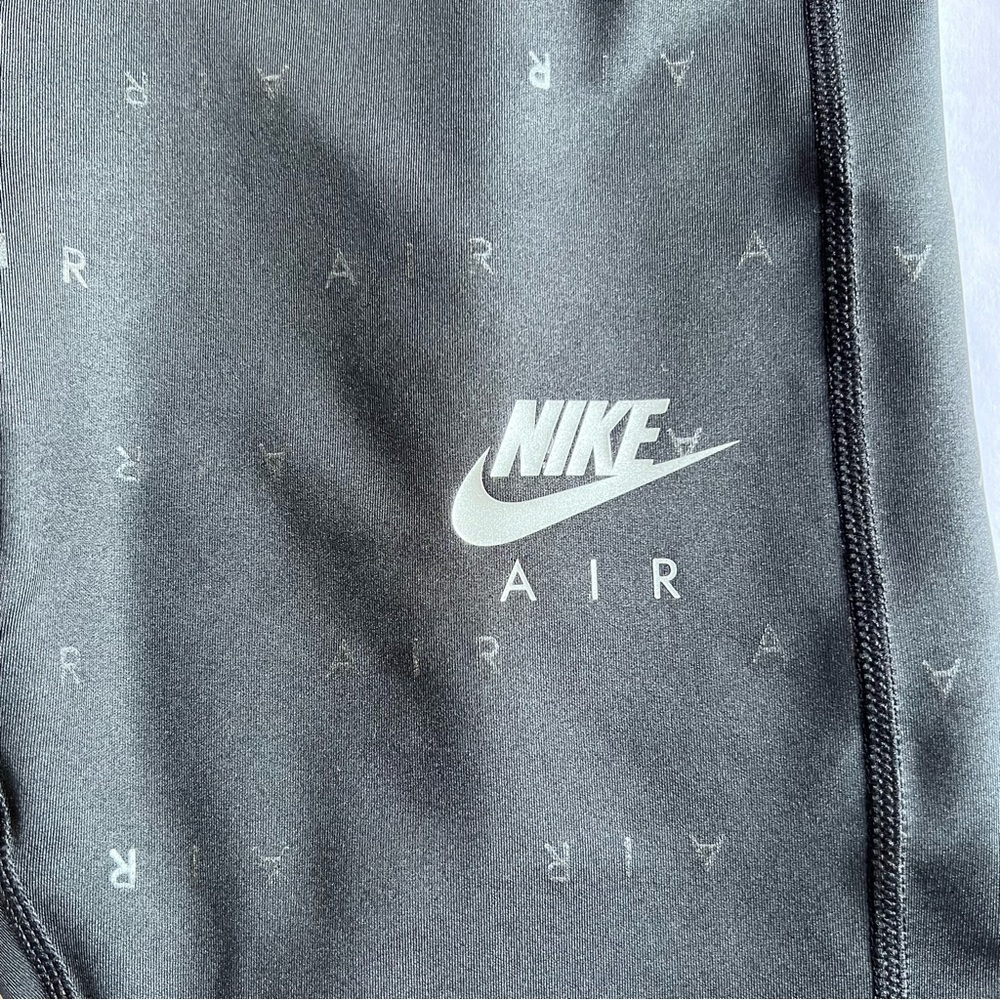 Nike Tight Fit High Rise 7/8 Length Leggings Small Black - Picture 3 of 10